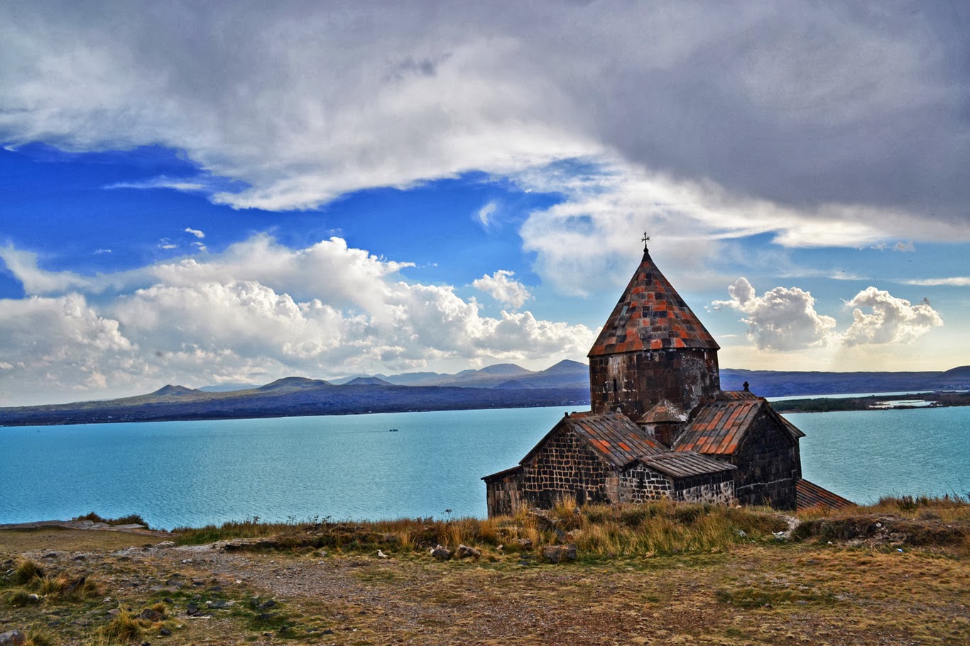 Озера севан армения фото