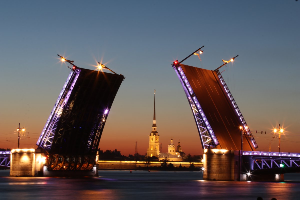 Дворцовый мост, Россия (26 фото)