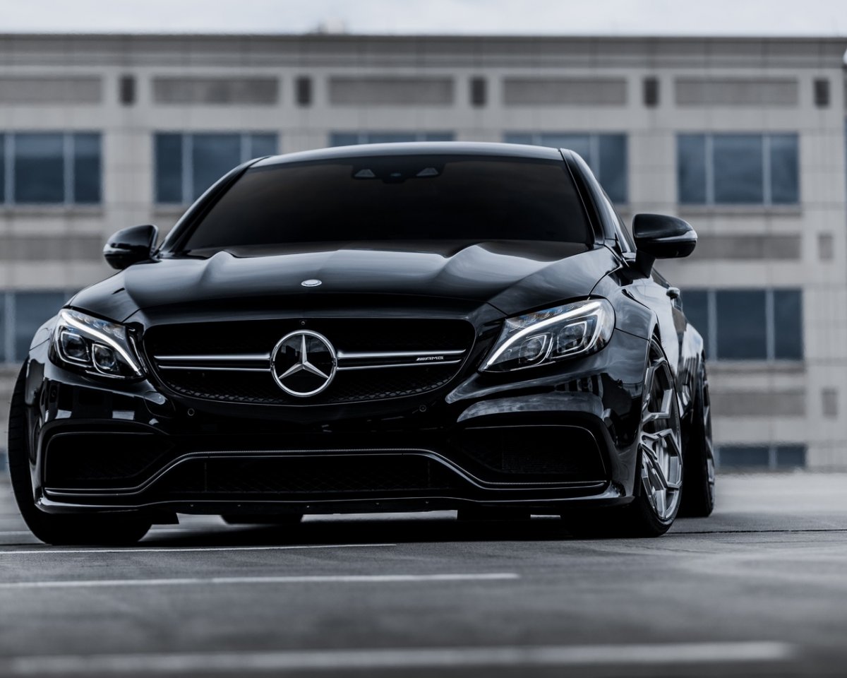 Чёрный Mercedes-Benz (31 фото)