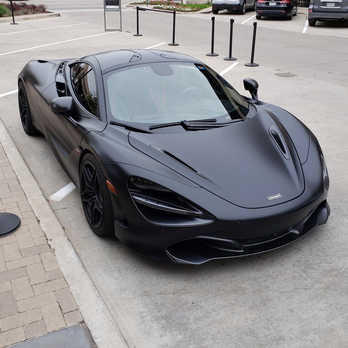 Чёрный McLaren (30 фото)