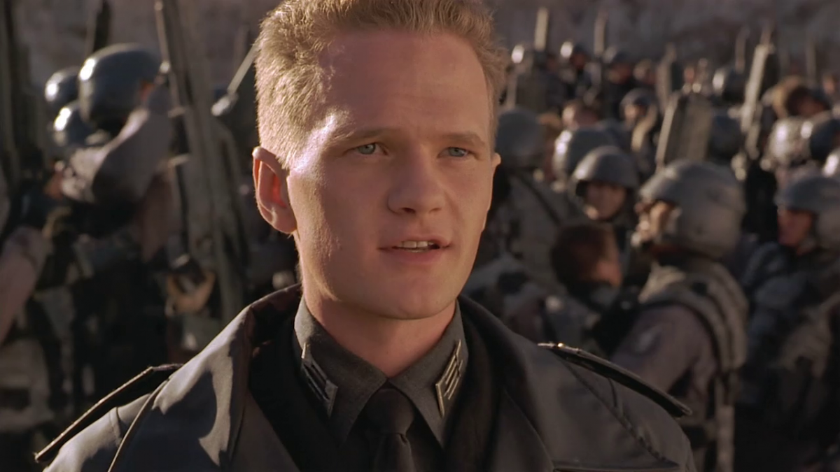 Никто из тех кто играл в школьной. Звездный десант Starship Troopers 1997.