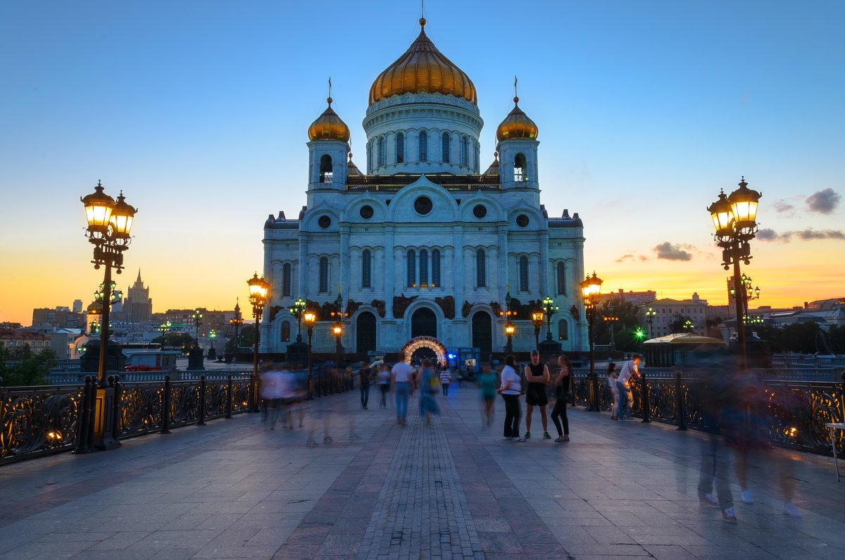 Фото Бабиева У Храма Христа Спасителя