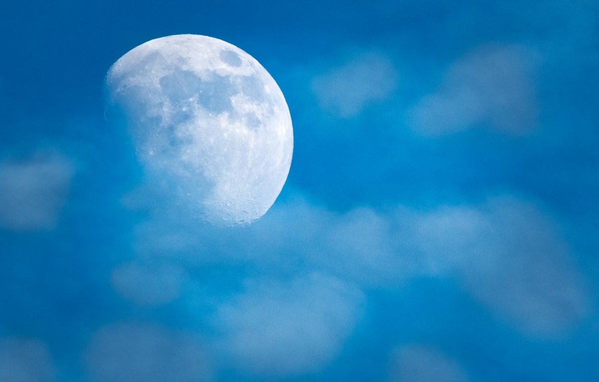 Луна в облаках (57 фото)