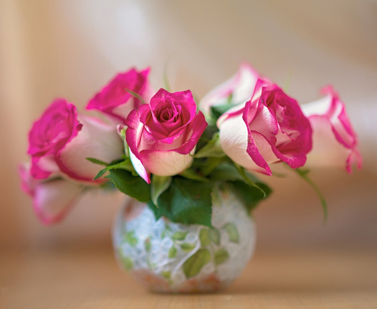 Букет роз в вазе (52 фото)