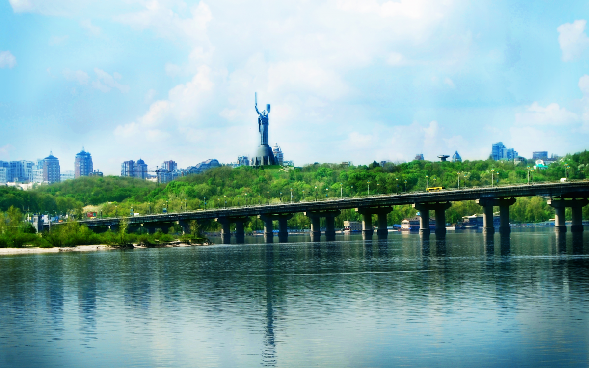 Столица реки днепр. Мост Патона мосты Киева. Мост в Киеве через Днепр Патона. Мост через реку Днепр Патон.