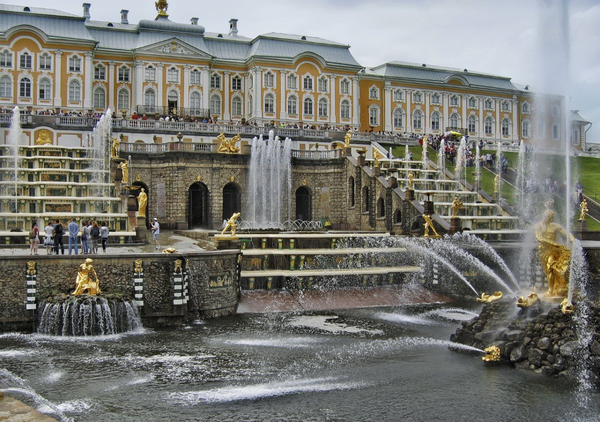 Петродворец В Санкт Петербурге Фото Снаружи