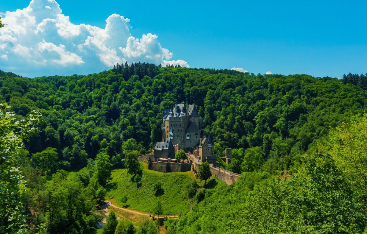 Замок в горах (61 фото)