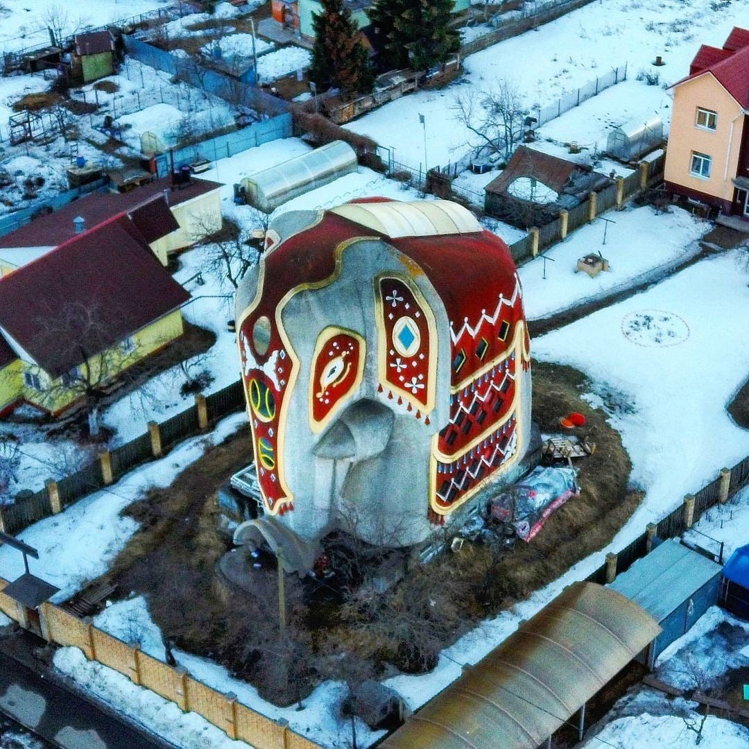 Дом слон в чехове. Дом слон на Новорязанском шоссе внутри. Дом слон Островцы что внутри. Дом -слон в д.Островцы Раменского.