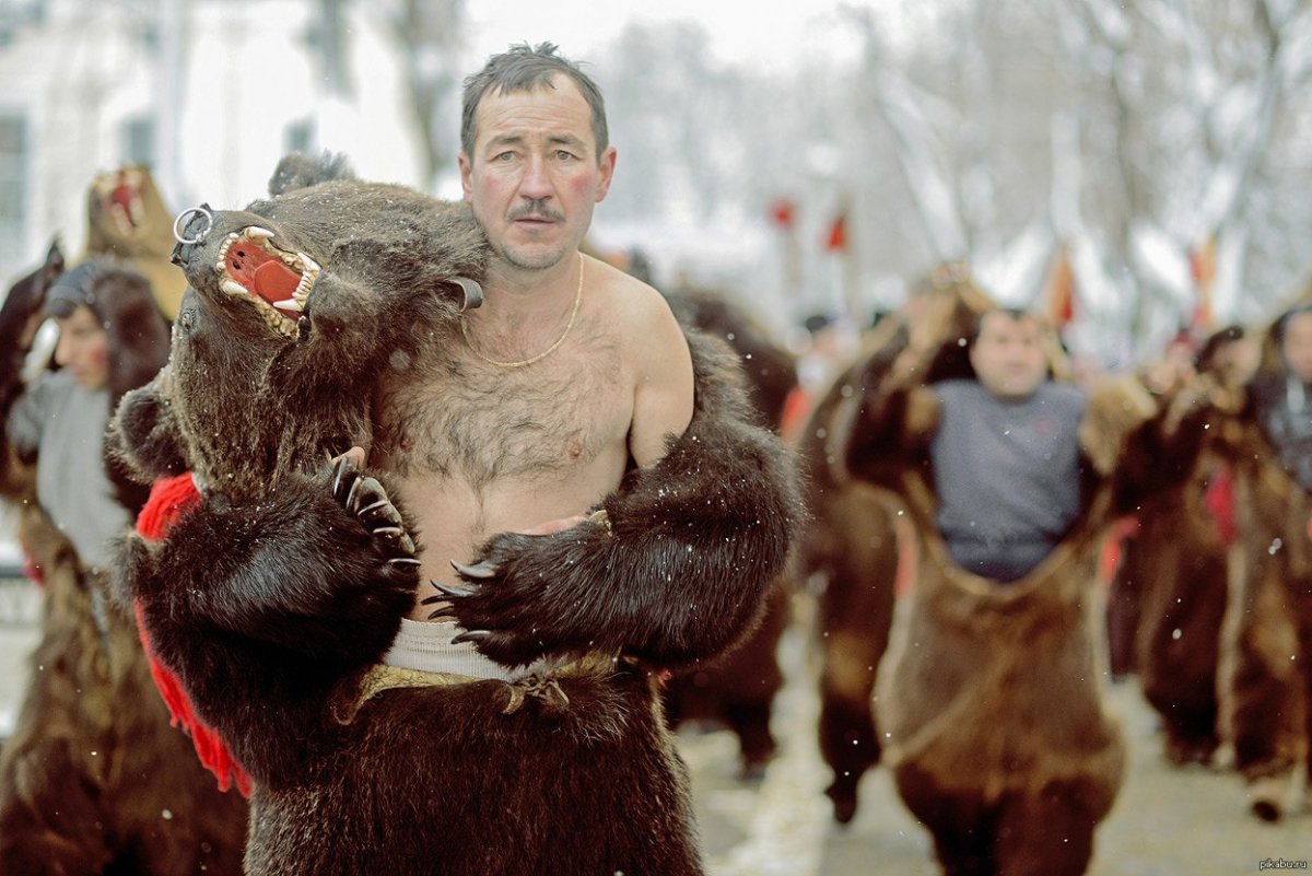 Цыгане с медведем (42 фото)