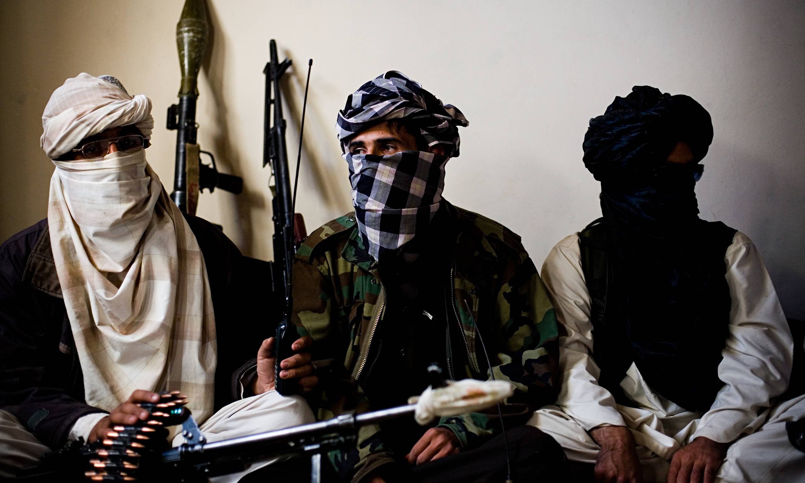 Четвертый террорист. Одежда талибов Афганистана. Талиб медрессе.