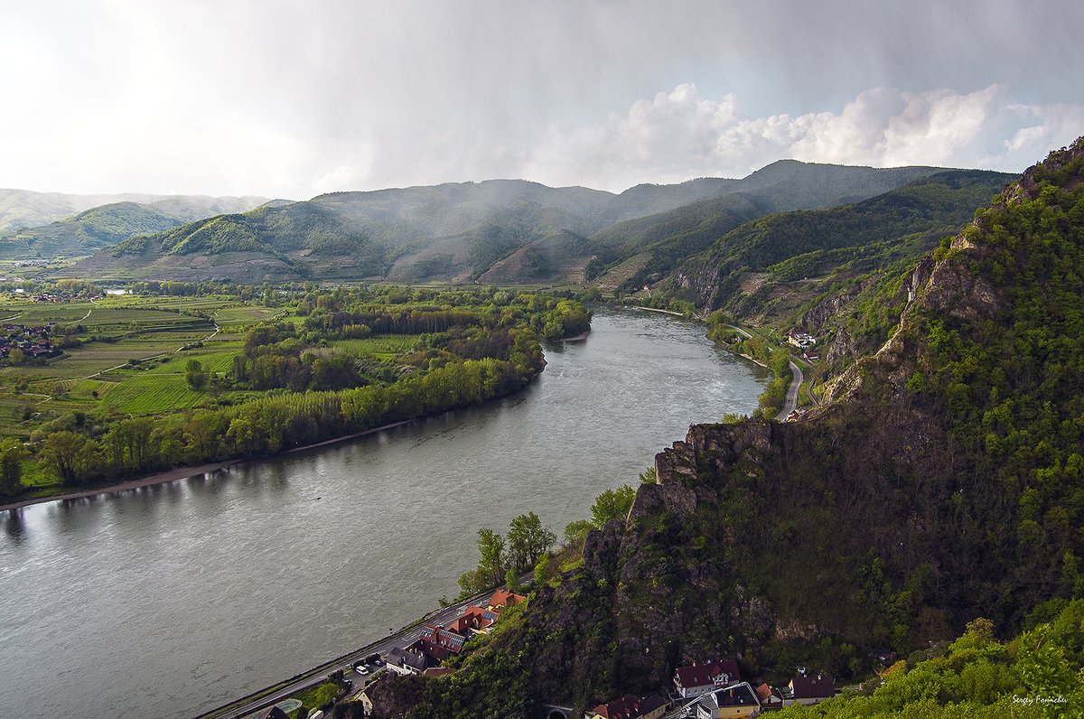 Дунай молдавия. Река Дунай. Река Дунай Болгария. Дунай в Австрии. Дунай в Болгарии.