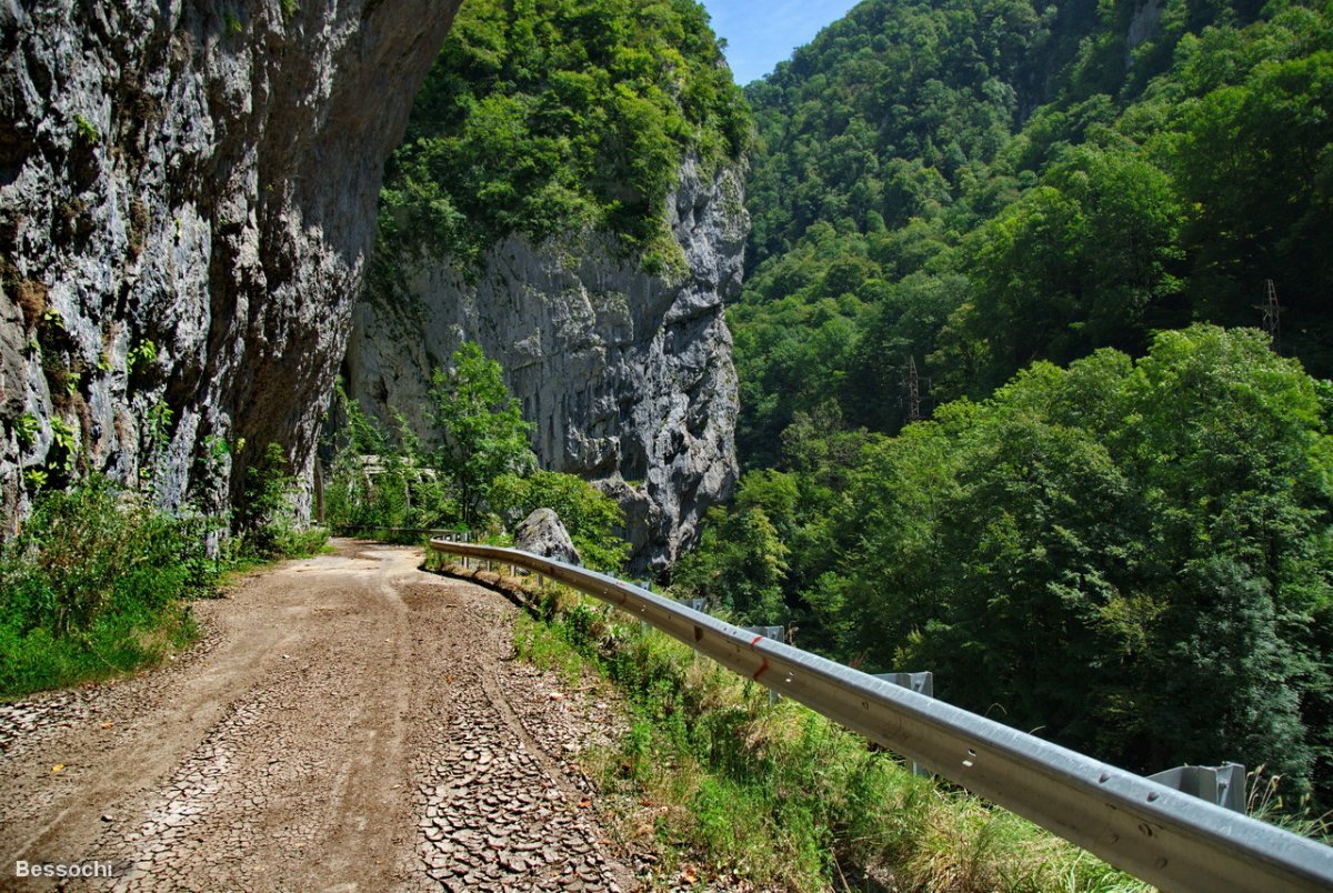 Грааль ахцу красная поляна. Ущелье Ахцу Сочи. Ущелье Ахцу Сочи красная Поляна. Сочи Ахцу каньон. Ахштырский каньон.