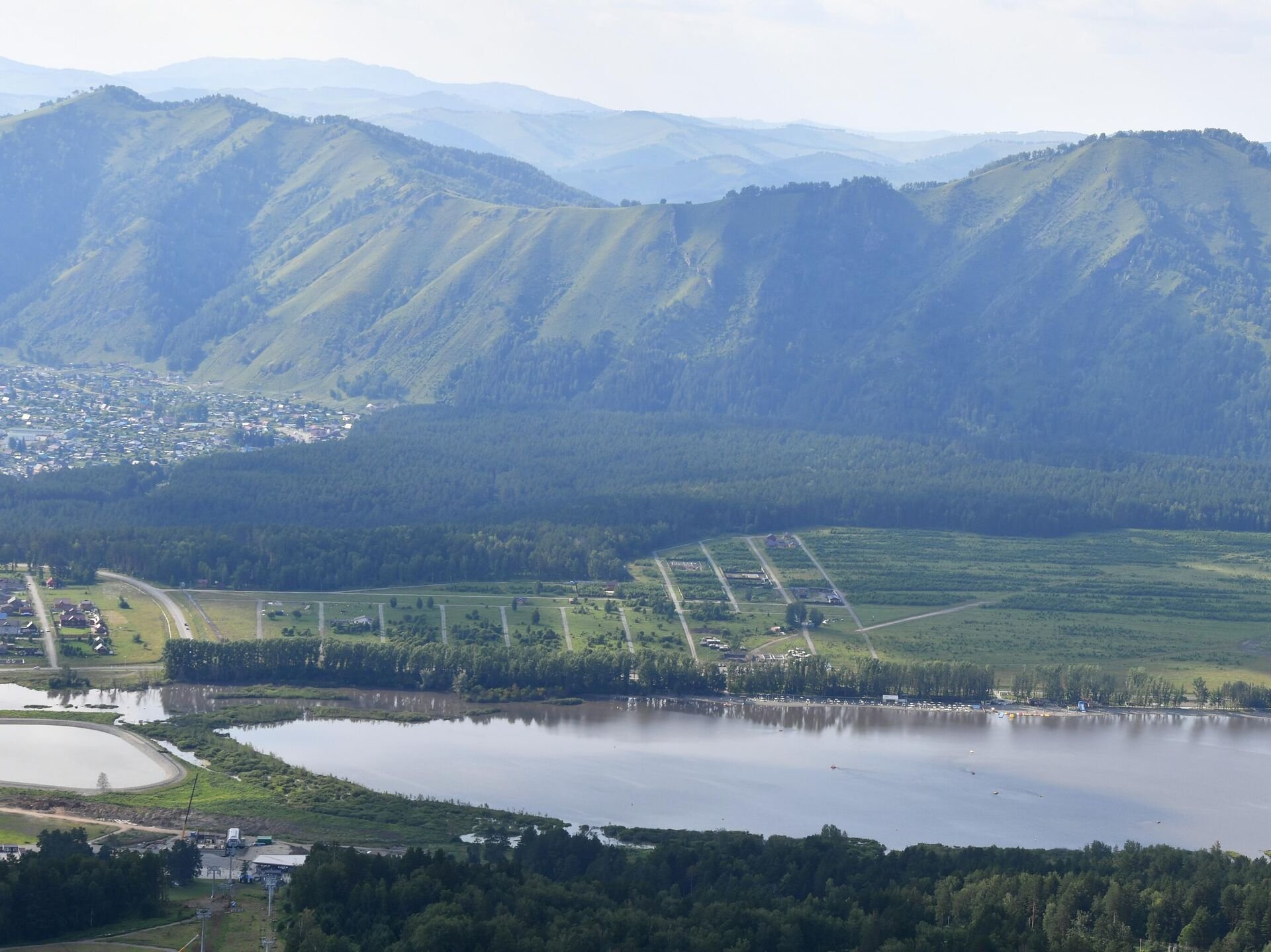 Село Манжерок горный Алтай. Озеро Манжерок Алтайский край. Озеро Манжерок горный Алтай. Горно Алтайск Манжерок.