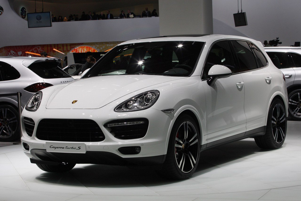 Порше кайен 2016 года. Порше Кайен s 2013. Porsche Cayenne Turbo s 2015. Порше Кайен турбо 2013. Porsche Cayenne 2016.