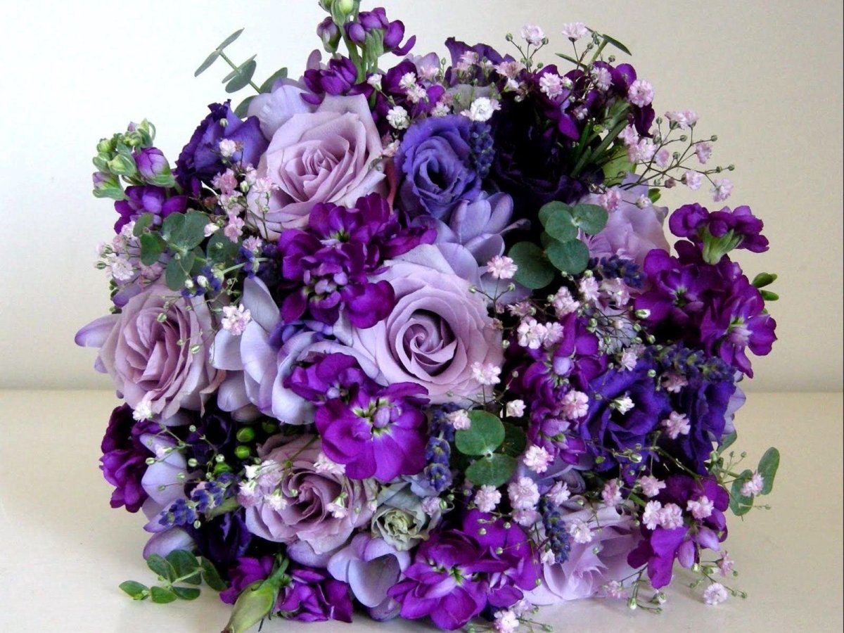 Фиолетовый букет цветов (82 фото)