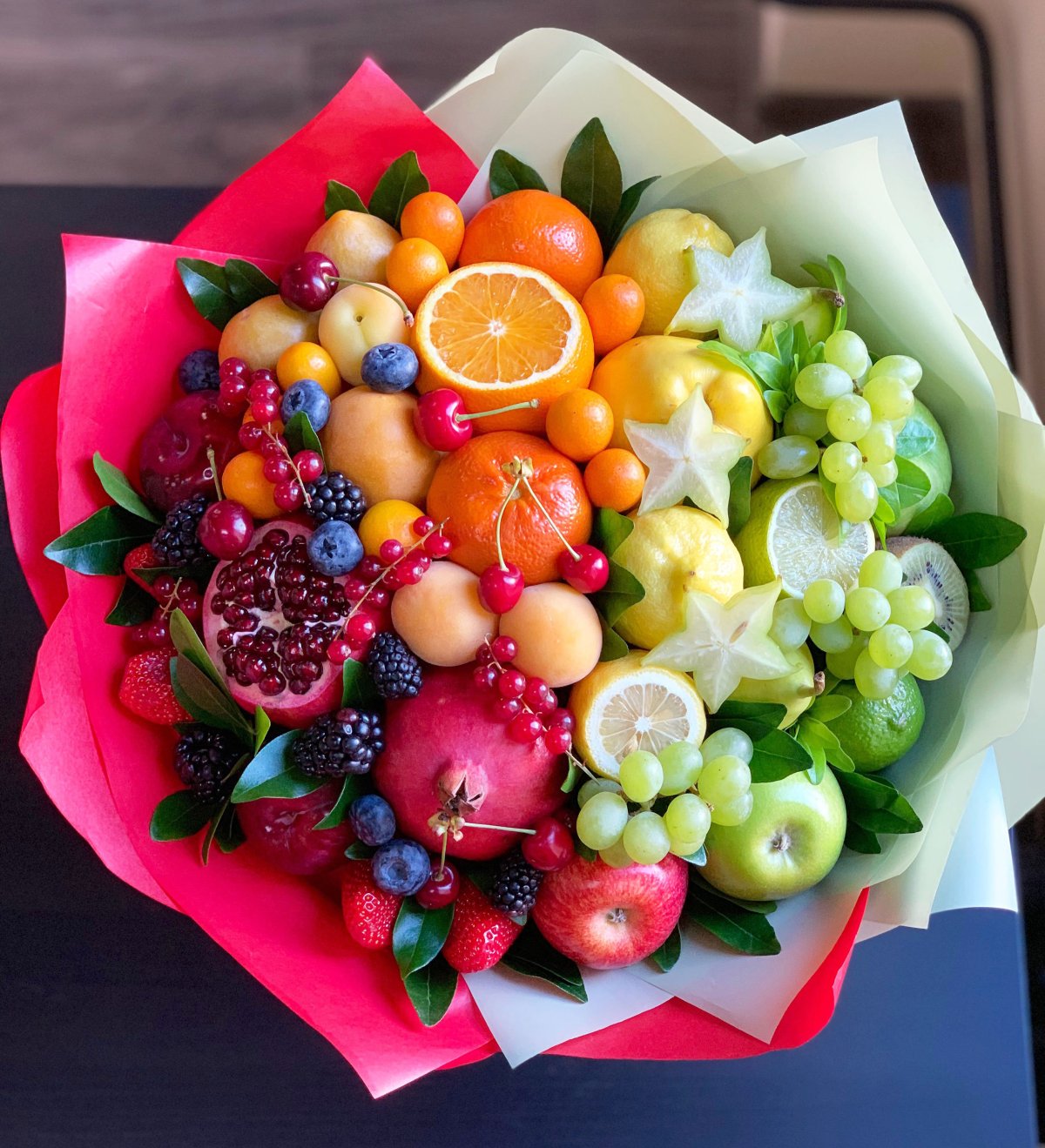 Букет с фруктами и цветами (82 фото)