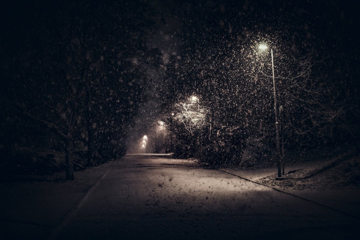 Темная зимняя улица (61 фото)