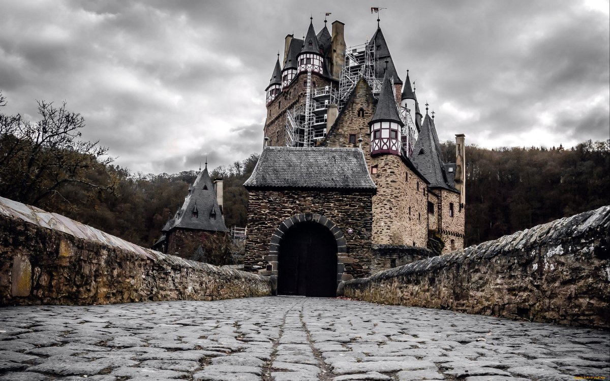 Замок средневековья (68 фото)