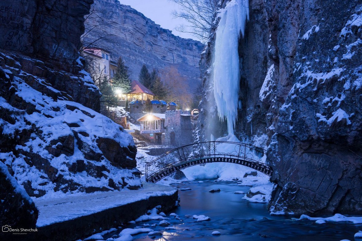 Медовые водопады зимой (67 фото)
