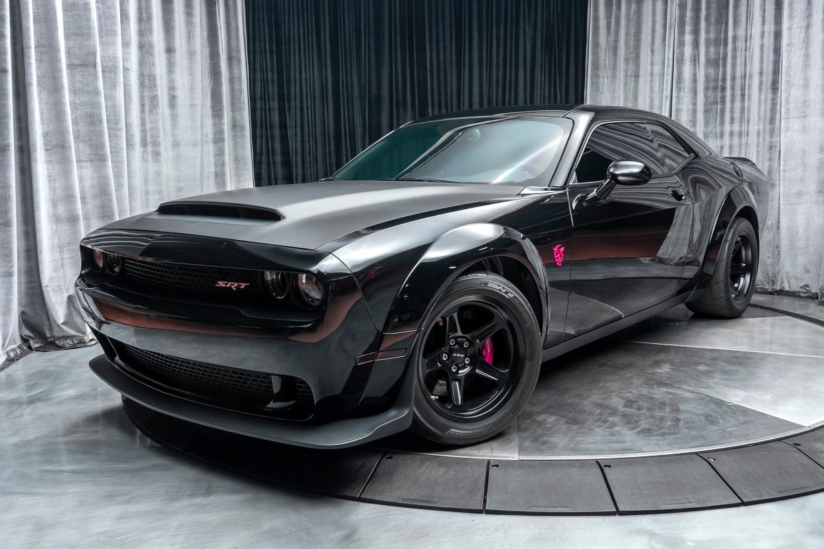 Dodge demon характеристики. Додж СРТ демон. Додж СРТ демон 2020. Додж Челленджер 2018 черный. Додж Челленджер демон 2020.